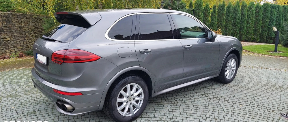 Porsche Cayenne cena 165000 przebieg: 182000, rok produkcji 2015 z Międzychód małe 667